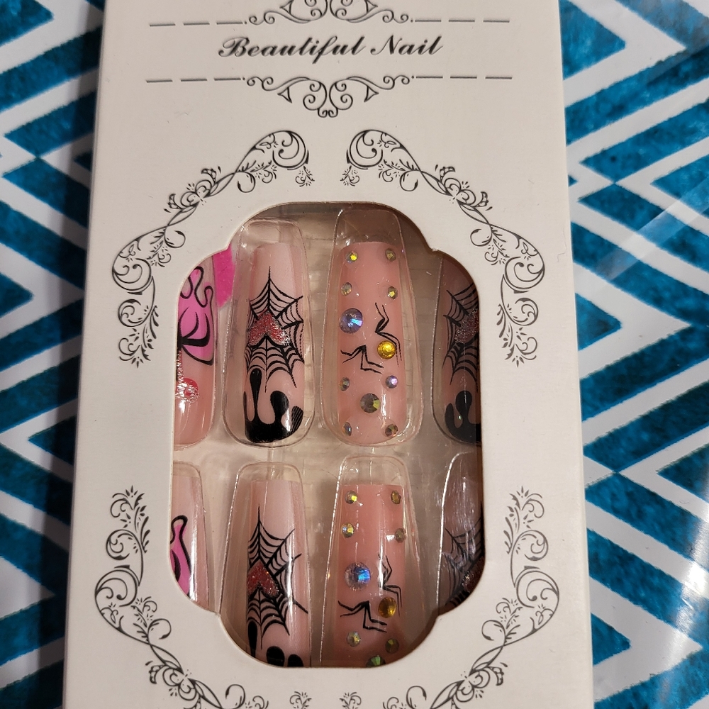 Press on nails - Picture 3 of 12